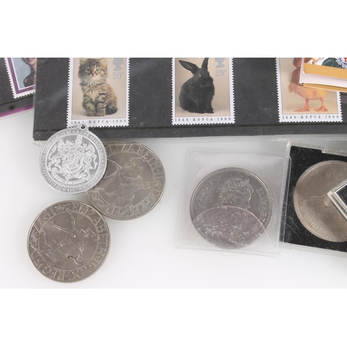 594 - Coin collection to include modern crowns