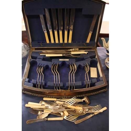 70 - Part cutlery set.