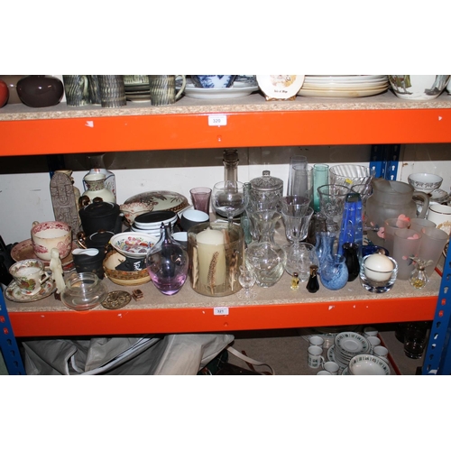 321 - Shelf containing glassware, oriental ceramics, Japanese teaset, Caithness small vases, etc.