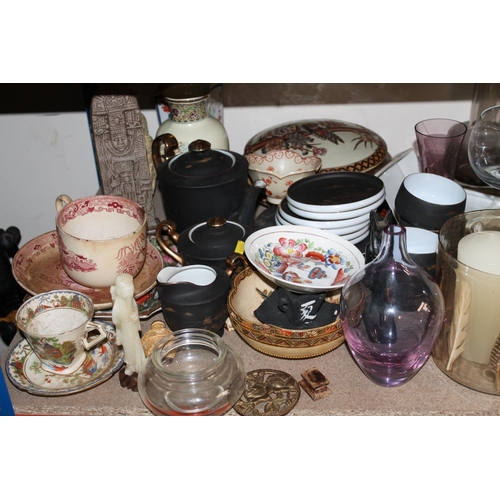 321 - Shelf containing glassware, oriental ceramics, Japanese teaset, Caithness small vases, etc.