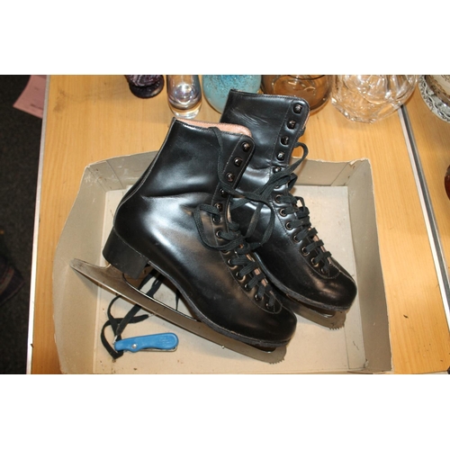 338 - Boxed Fagan Maverick model ice skating shoes.