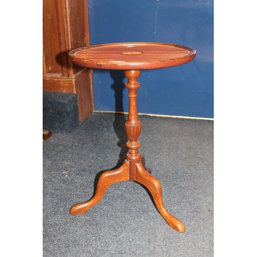 700 - Inlaid mahogany tea table.