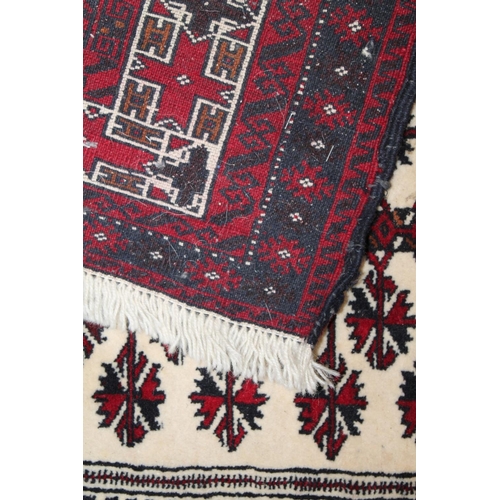 719 - Persian Balouch rug, 140cm x 101cm.