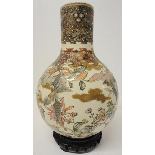 366 - Pair of signed Japanese Satsuma bottle-shaped vases of large form, Meiji period (1868 - 1912), possi... 