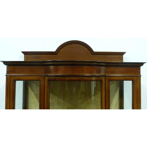 512 - Inlaid mahogany display cabinet, c. early 20th century, the shaped pediment above a glazed door encl... 