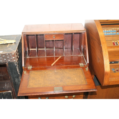 638 - Mahogany bureau.