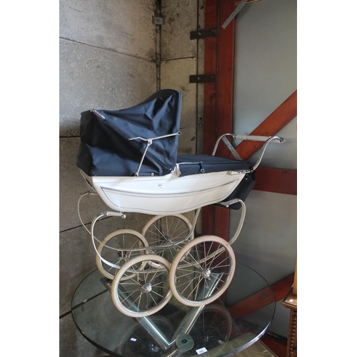 661 - Vintage Silver Cross pram.