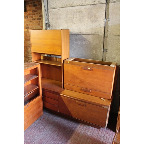 674 - McIntosh of Kirkcaldy, and other, retro side units, display units, sectional furniture, etc.