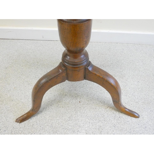 372 - Antique country elm tilt top tripod table. Height 65cm,  57cm diameter.