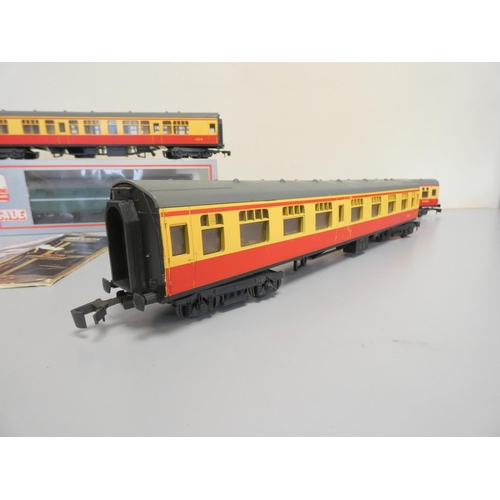 206 - Lima. Boxed 0 gauge model railways including 216576A2 Diesel locomotive D6506, and three composite c... 