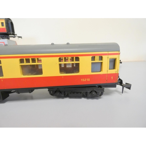 206 - Lima. Boxed 0 gauge model railways including 216576A2 Diesel locomotive D6506, and three composite c... 