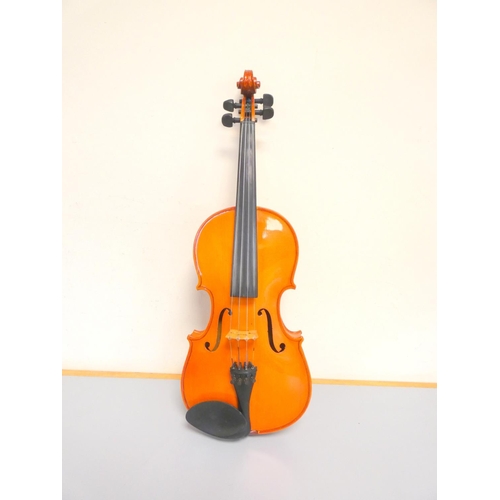 420 - 4/4 Skylark MV005 violin, spruce top with two piece maple back. With case and bow.