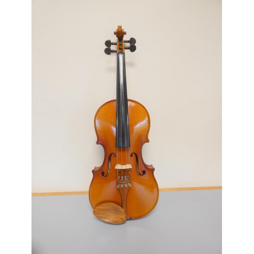 421 - 4/4 Skylark MV005 violin, spruce top with two piece maple back. With case and bow.