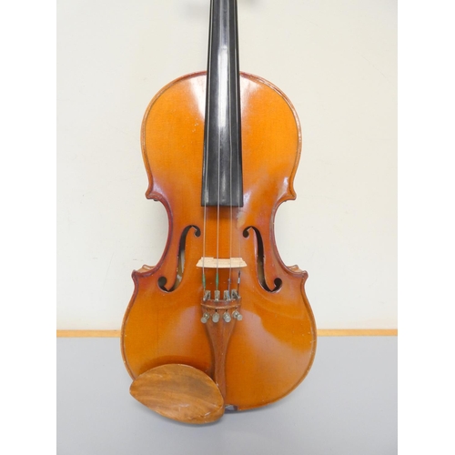 421 - 4/4 Skylark MV005 violin, spruce top with two piece maple back. With case and bow.