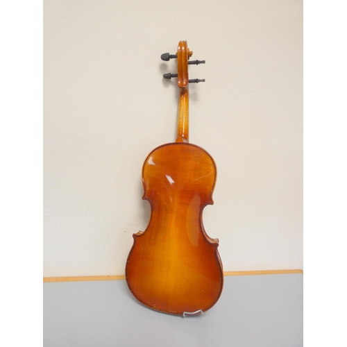 421 - 4/4 Skylark MV005 violin, spruce top with two piece maple back. With case and bow.