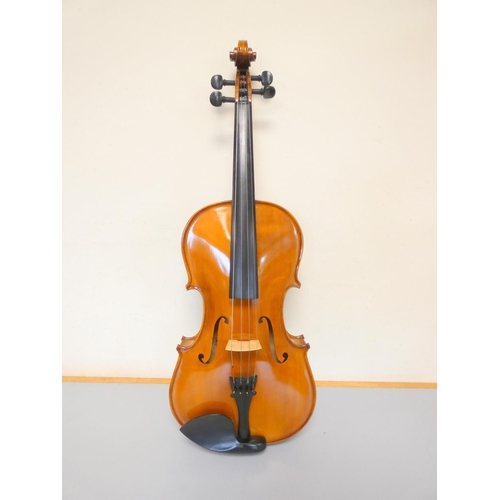 426 - Contemporary 16'' viola by Alfred Stingl Hofner AS160VA16, spruce top with two piece maple back. Wit... 