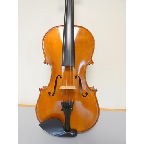 426 - Contemporary 16'' viola by Alfred Stingl Hofner AS160VA16, spruce top with two piece maple back. Wit... 