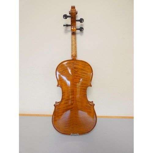 426 - Contemporary 16'' viola by Alfred Stingl Hofner AS160VA16, spruce top with two piece maple back. Wit... 