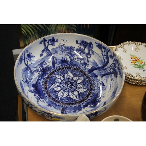 176 - Royal Doulton blue and white bowl decorated with hunting scene.