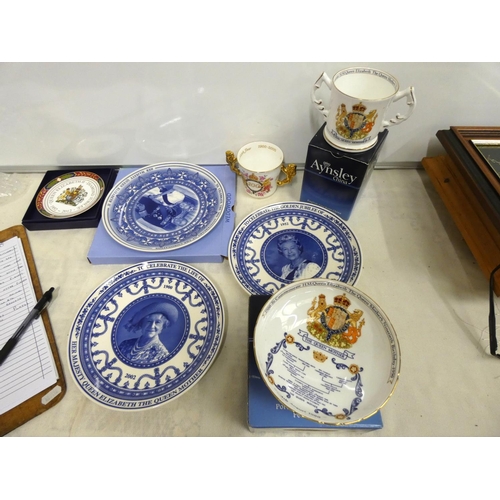 209 - Large box of commemorative plates and cups including Queen Mother.