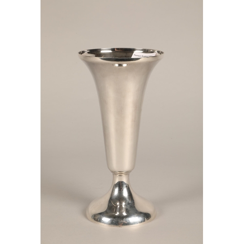 185 - Walker & Hall silver plated vase, 22cm h