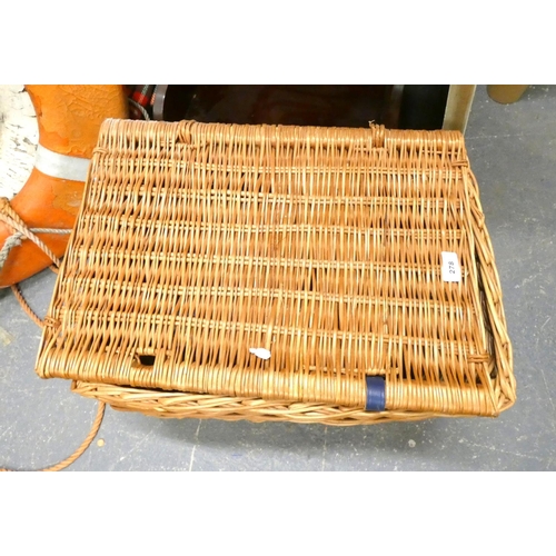 278 - Large whicker basket.