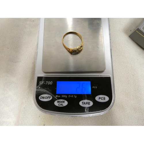 284 - 9ct gold and diamond ring. 2.6g