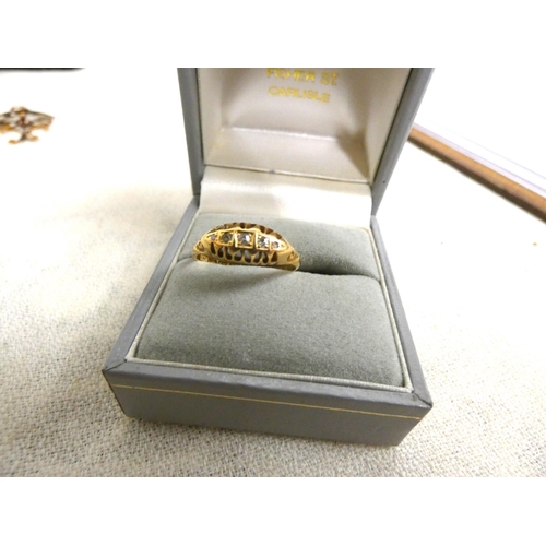 284 - 9ct gold and diamond ring. 2.6g