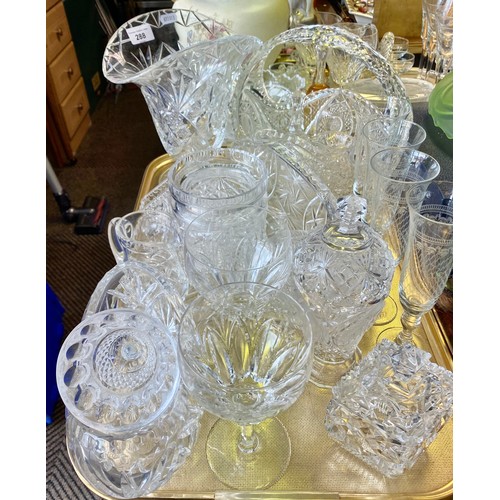 288 - Large quantity of assorted glassware