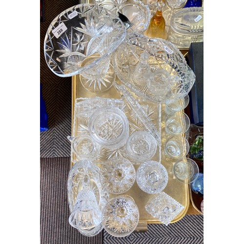 288 - Large quantity of assorted glassware