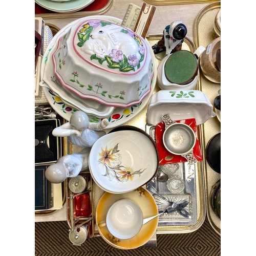 284 - Cruet set, clown figurine, assorted ceramics, etc