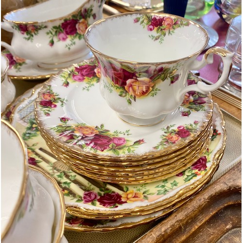 274 - Assorted Royal Albert 'Old Country Roses' dinnerware and teaware