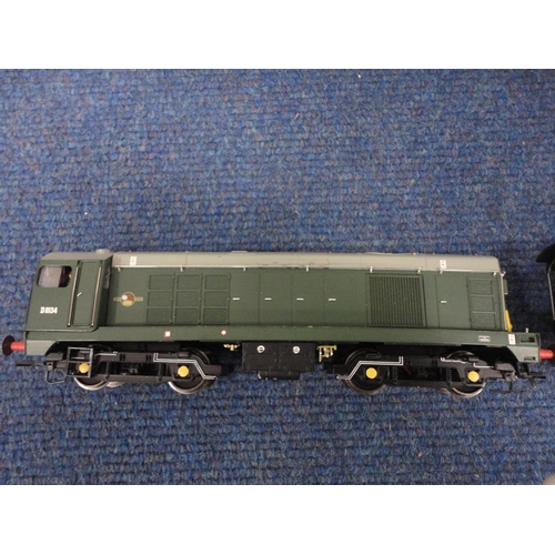 14 - Model railway locomotives, tenders and tankers  to include Hornby examples.