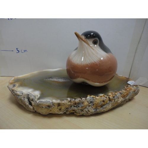 185 - Mineral coasters to include agate examples, geodes, Chinese-style stand, reproduction gilt stand, pa... 