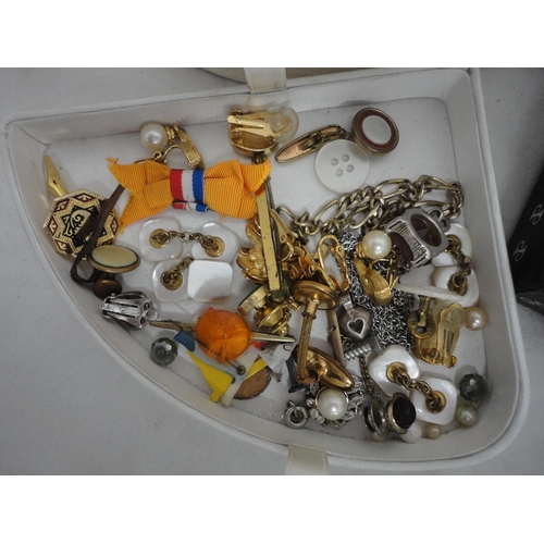 207 - Costume jewellery to include cufflinks, rings, bead necklaces contained in a jewellery box and a dis... 