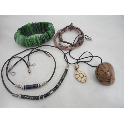 209 - Small tin containing miscellaneous costume jewellery to include bead necklaces, bangles, pendant etc... 