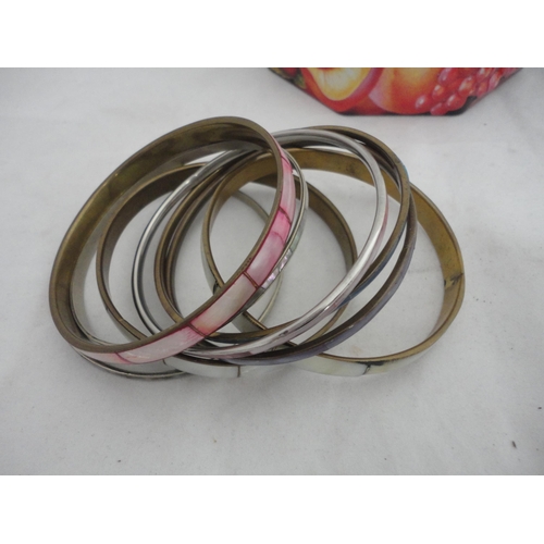 209 - Small tin containing miscellaneous costume jewellery to include bead necklaces, bangles, pendant etc... 