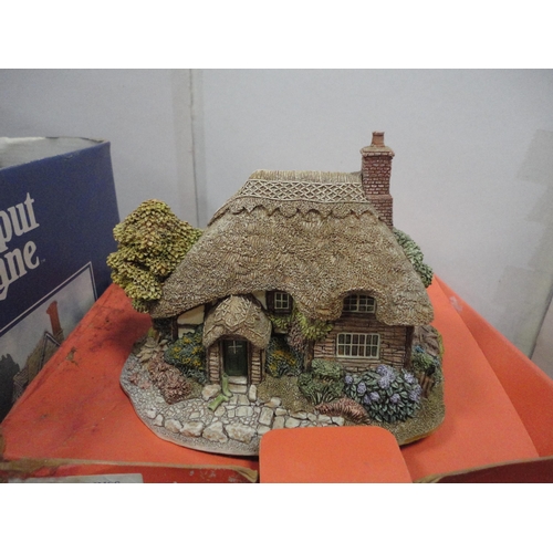 226 - Seven Lilliput Lane model buildings and cottages, five with boxes.  (7)