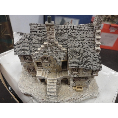 226 - Seven Lilliput Lane model buildings and cottages, five with boxes.  (7)