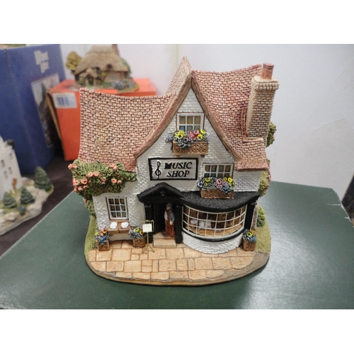 226 - Seven Lilliput Lane model buildings and cottages, five with boxes.  (7)