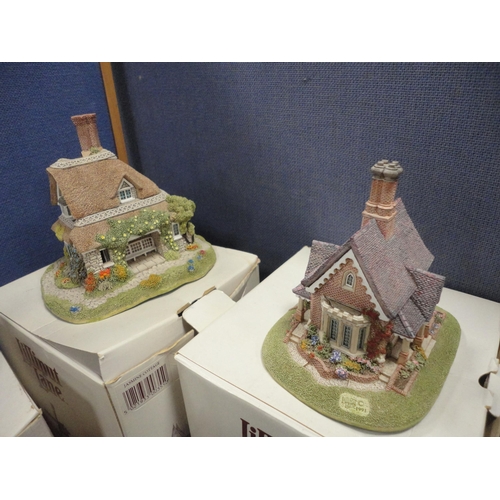 227 - Eight Lilliput Lane model buildings and cottages, with boxes.  (8)
