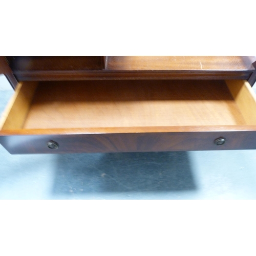 255 - Telephone seat and a pair of reproduction small columns.&nbsp; (3)