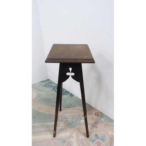 290 - Occasional table, two plant stands and a magazine rack.&nbsp; (4)