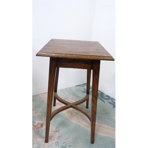 290 - Occasional table, two plant stands and a magazine rack.&nbsp; (4)