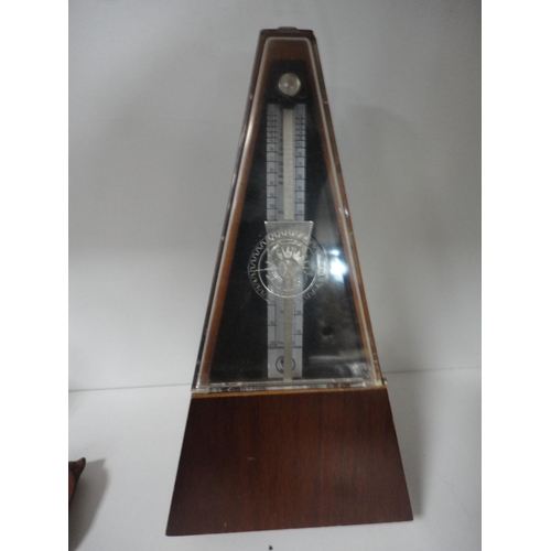 95 - Curios to include fountain pen with gold nib, pair of brass candlesticks, hip flasks, measures in to... 