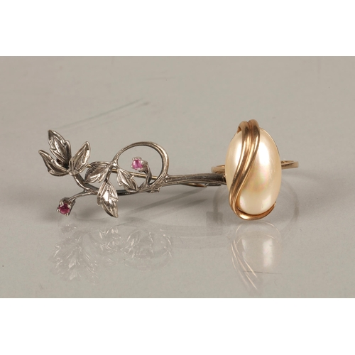 104 - Majorica 9ct gold pearl ring, 4.5g, ring size M, and a silver brooch set with pink gems, 4cm, 3.5g