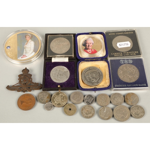 155 - Assorted coins including commemorative, Queen Elizabeth, Diana, a Royal Artillery cap badge, etc