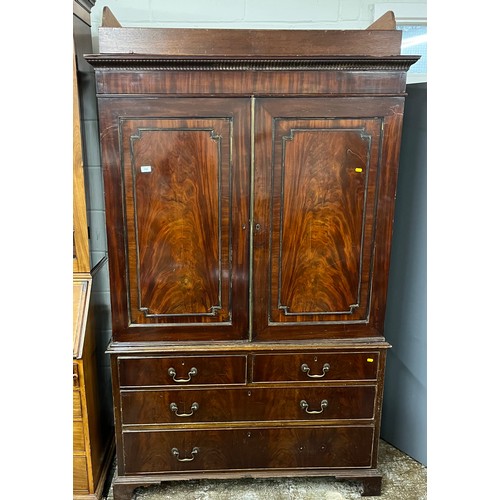 649 - Georgian mahogany linen press