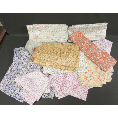 313 - A collection of Liberty of London vintage cotton lawn fabric lengths to include Delfie Organic patte... 