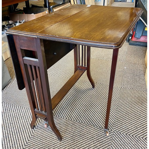 498 - Mahogany drop leaf tea table, 72cm high